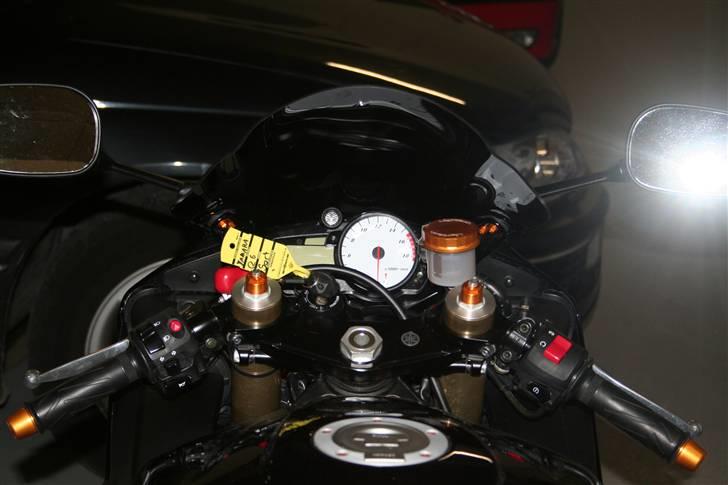 Yamaha R6 billede 13