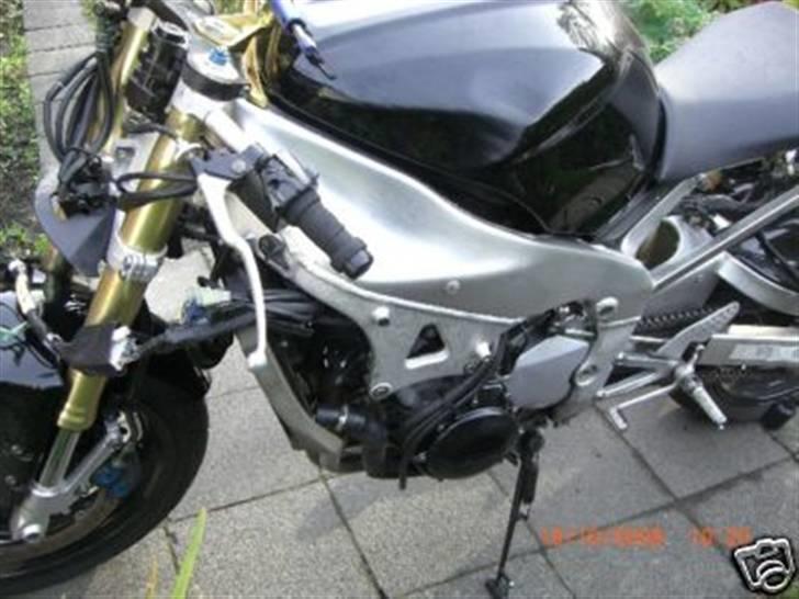 Yamaha YZF-R1 (Solgt) - Smadrede greb, og skæve fælge billede 5