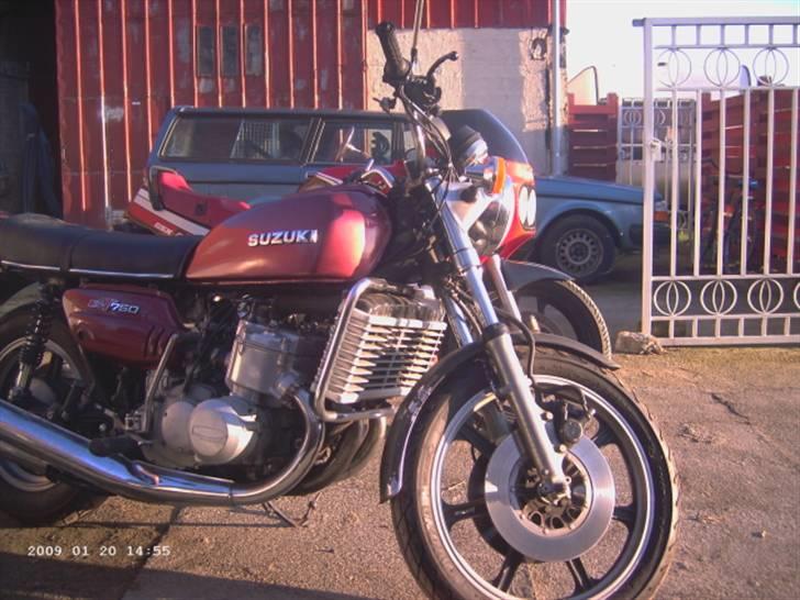 Suzuki GT 750 vandbøffel billede 1