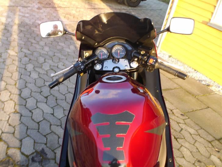 Suzuki RF 900 R ( Solgt ) - Håber jeg sidder her mange km i de næste år. billede 7