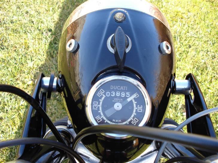 Ducati Scrambler - Solgt - Ja, der er masser af udstyr på sådan en italiener billede 7