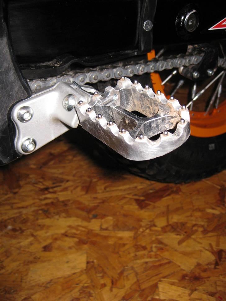 Honda  Repsol 4RT Trial - Jitsie Fodhviler med ståltappe, giver gode mærker på skinnebenene hvis man ikke kører ordenligt.  billede 4