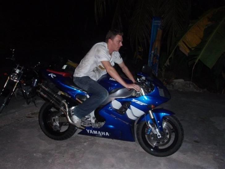 Yamaha R1 billede 10