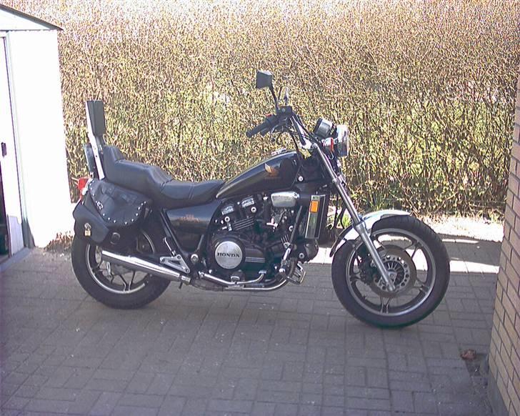 Honda VF 750 Custom "V45 Magna" billede 3