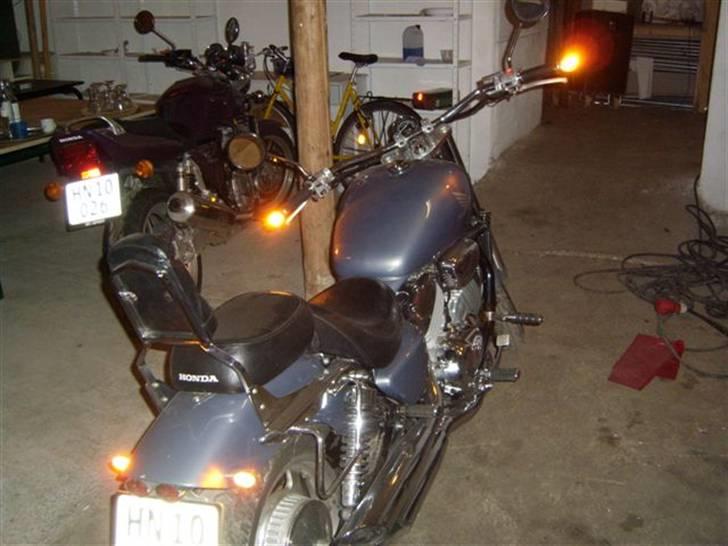 Honda VF 750 Magna SOLGT billede 3