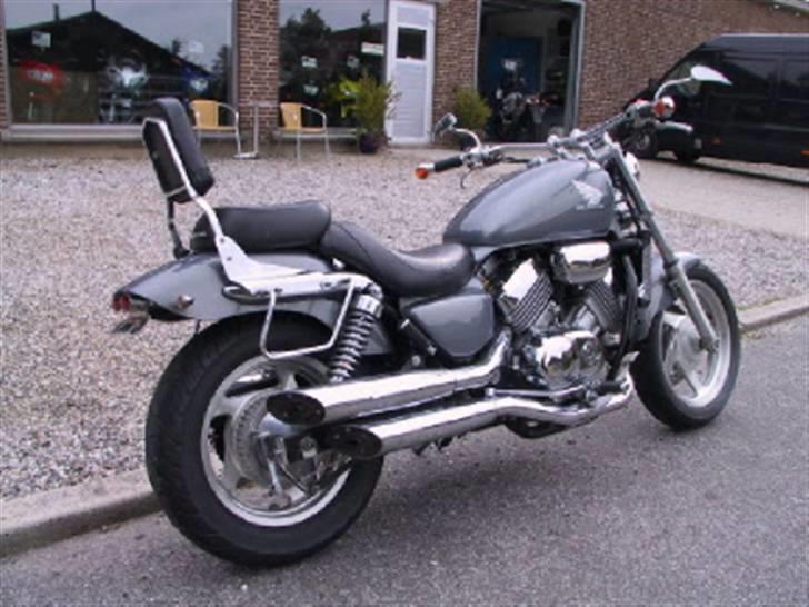 Honda VF 750 Magna SOLGT billede 7