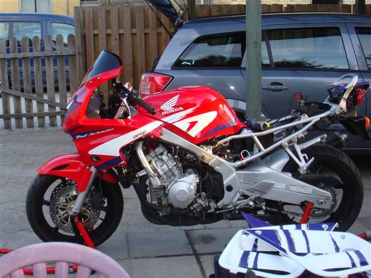 Honda CBR F3 - PC31 -DØD- - Test med nyt kåbeglas..... Glasset blev dog hurtigt pillet af igen... billede 17