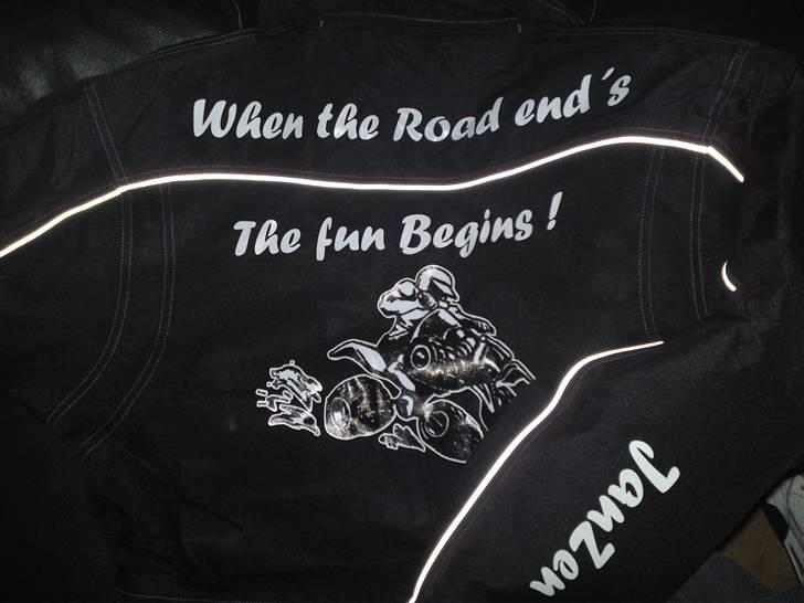 Yamaha Grizzly 700 cc SOLGT! - Ryggen af min Termokedeldragt (: billede 16