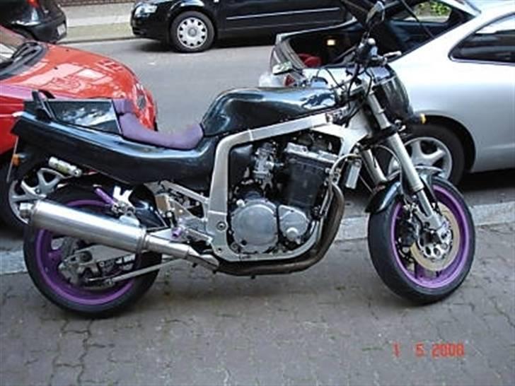 Suzuki Bandit 1200 - Gixxer 11 fra `92  indkøbt i agust ´08 , er pt under moderat ombygning , fotos følger... billede 5