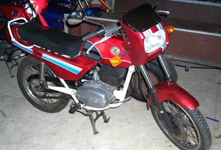 CZ 180 (CZensuella) (SOLGT) billede 2