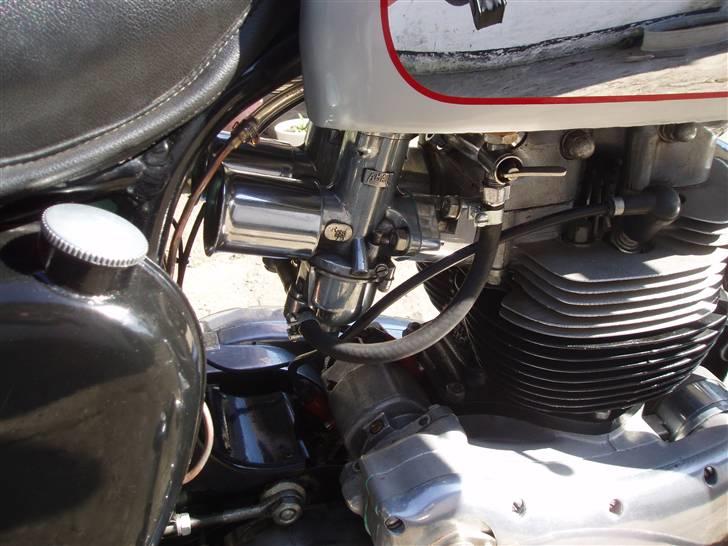 BSA A10 Super Rocket - Twin carbs billede 4