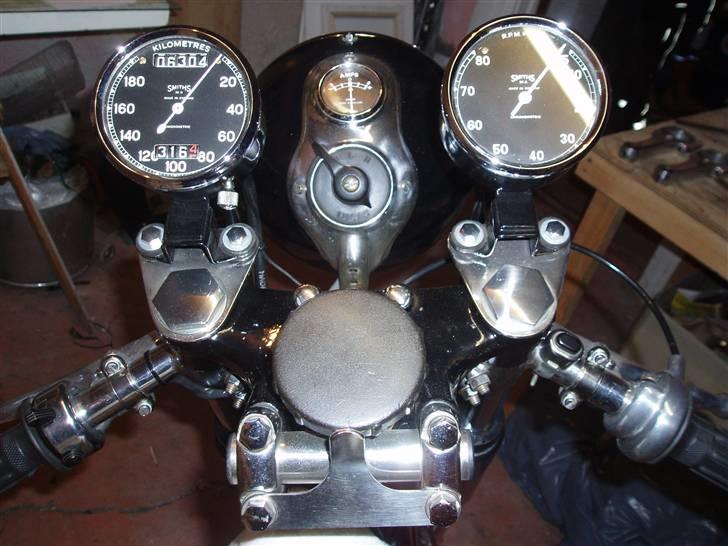 BSA A10 Super Rocket - Instrument montering med RGS beslag billede 5