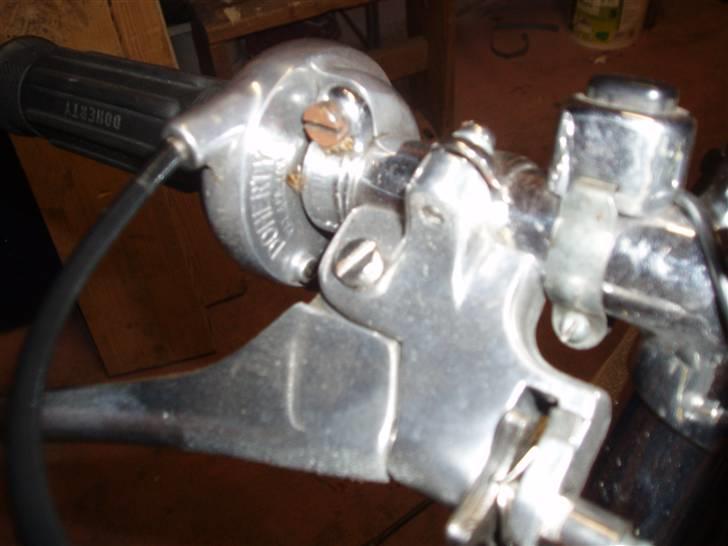 BSA A10 Super Rocket - Doherty 1/4 turn racing alu gashåndtag og Amal racing alu greb billede 6