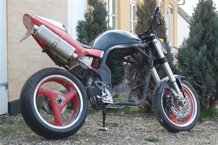 Suzuki GSF 600 Bandit (projekt) - hjemmelavet beslag til instrment og lygter billede 11