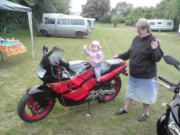 Honda CBR 600 F  - Niecen er lige så tosset med motorcykler som fasteren :-) billede 2