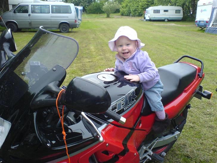 Honda CBR 600 F  - Uha ja det er bare sagen at sidde her!! billede 3