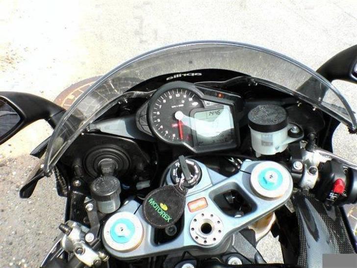 Aprilia RSV 1000 R Factory - SOLGT billede 4