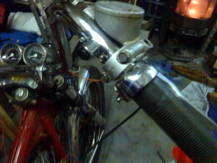 Honda CB 500/550 Custom SOLGT - Ledninger gemt i styret sikke et arbejde billede 15