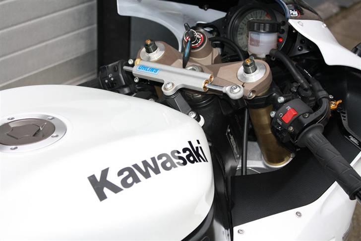 Kawasaki ZX10R Pearl White *SOLGT* billede 8