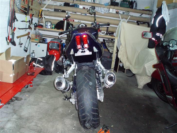 Suzuki Sv 1000 - Undertray monteret og parkeret billede 2