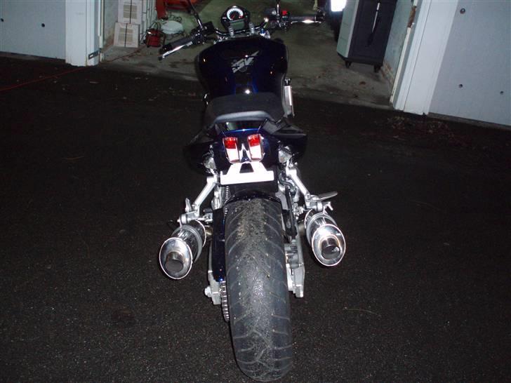 Suzuki Sv 1000 - Hvorfor skal der nr. plade på, det skærmer jo... billede 4