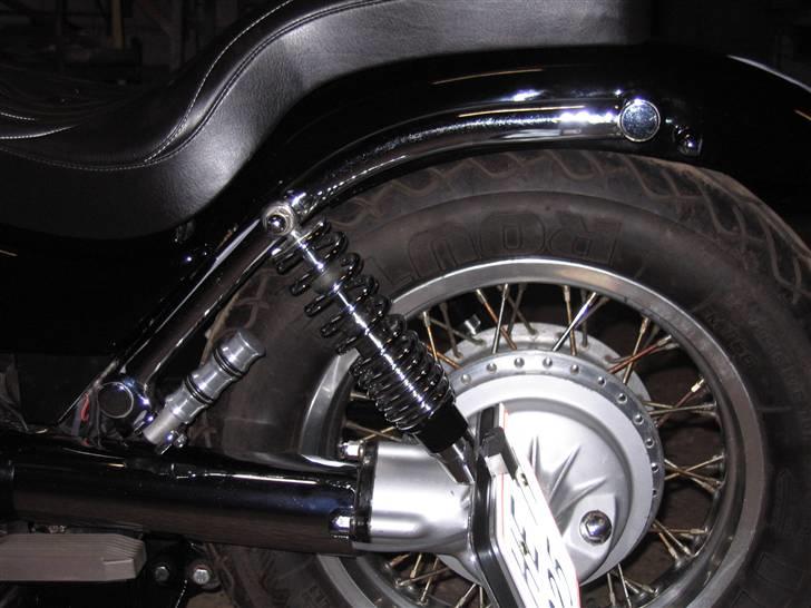 Suzuki Intruder - 280mm støddæmpere monteret billede 17