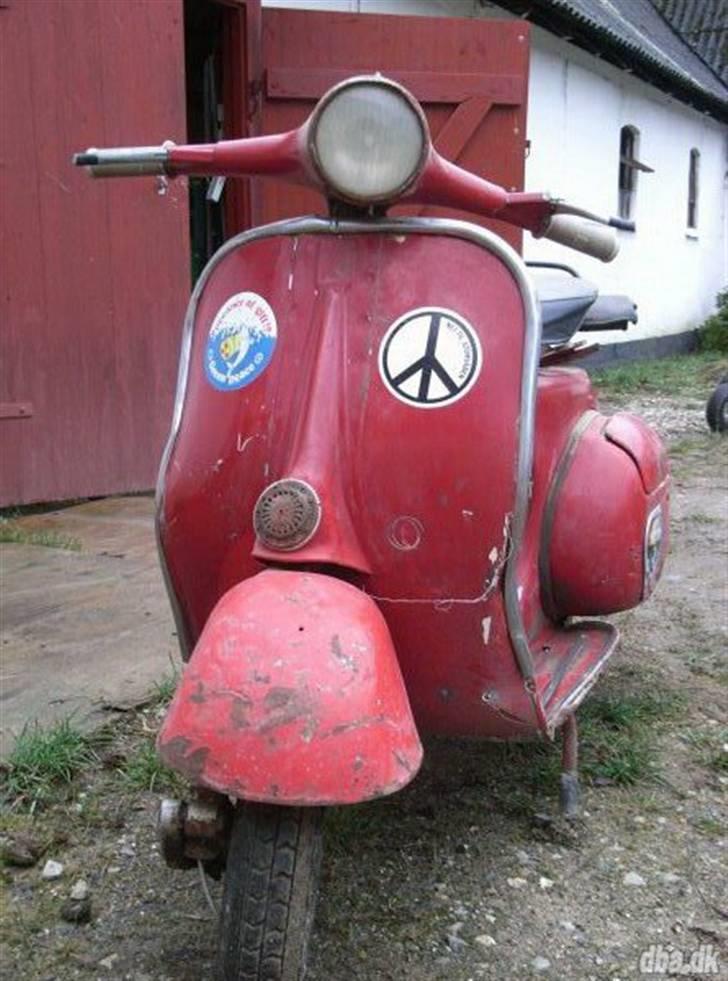 Vespa Popolino - Træt ser den ud..læg mærke til de gamle klistermærker (stop atomkraft, greenpeace m.m) I bedste 60´er stil. billede 1