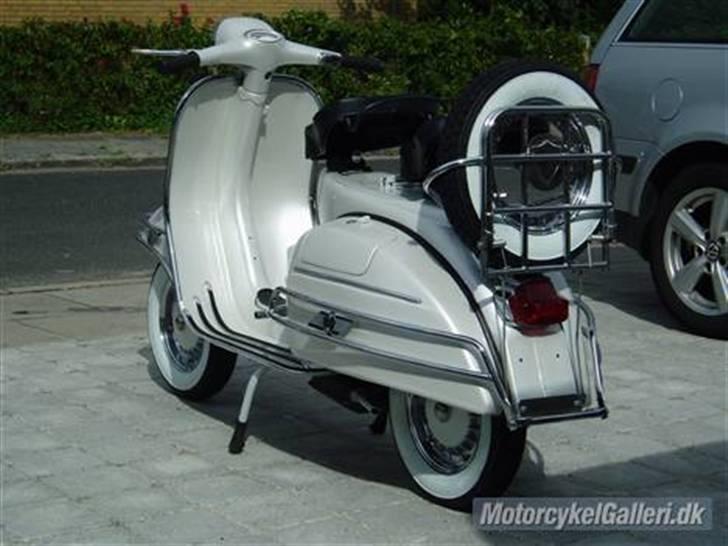 Vespa Popolino - Noget i stil med denne, skulle den gerne ende...Crom bagagebær er bestilt. billede 4