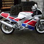 Yamaha FZR-R 400