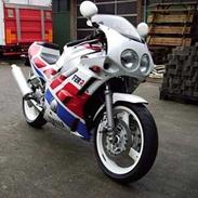 Yamaha FZR-R 400
