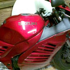 Suzuki rf 900r