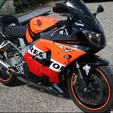 Honda cbr 900rr fireblade