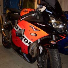 Honda cbr 900rr fireblade