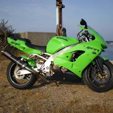 Kawasaki ZX9R 