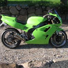 Kawasaki zxr 400 solgt