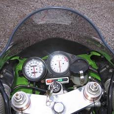 Kawasaki zxr 400 solgt