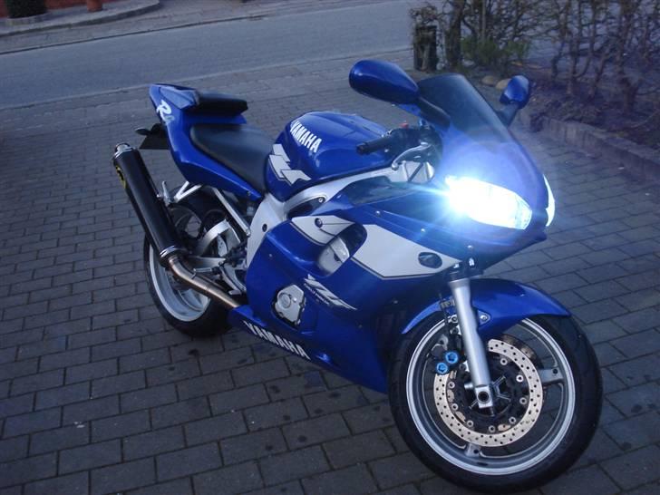 Yamaha YZF R6 Solgt - monterede xenon d. 10 marts 09 billede 1