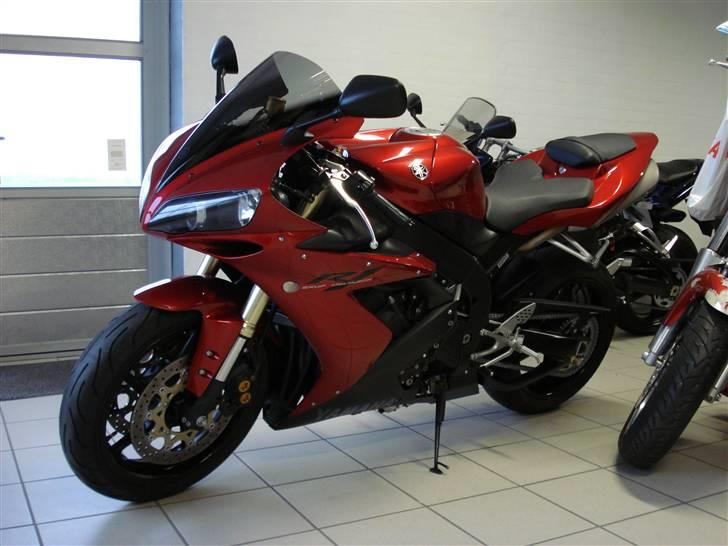 Yamaha YZF R1 billede 1