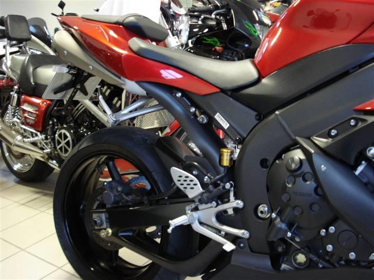 Yamaha YZF R1 billede 2