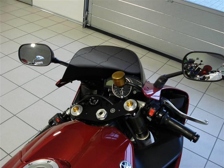 Yamaha YZF R1 billede 3