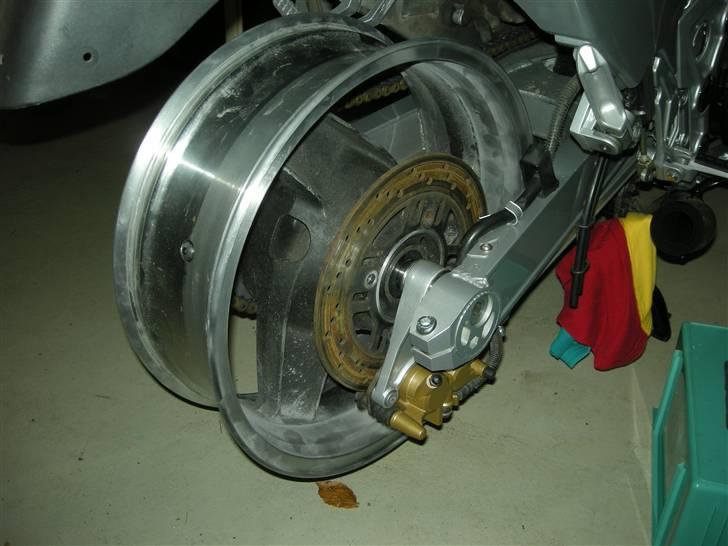Kawasaki zx 10 - Så kom der  5,5"fælg på fra zzr 1100 billede 7