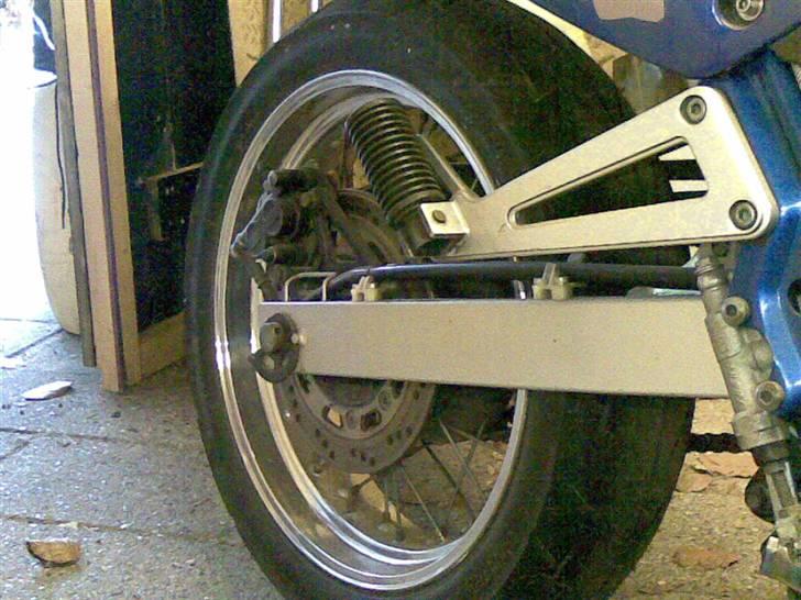 Suzuki DR 650 RSE - Lækkert med disc bag og 140x70x17".............og det ká kun lige være der og dejligt vejgreb billede 10