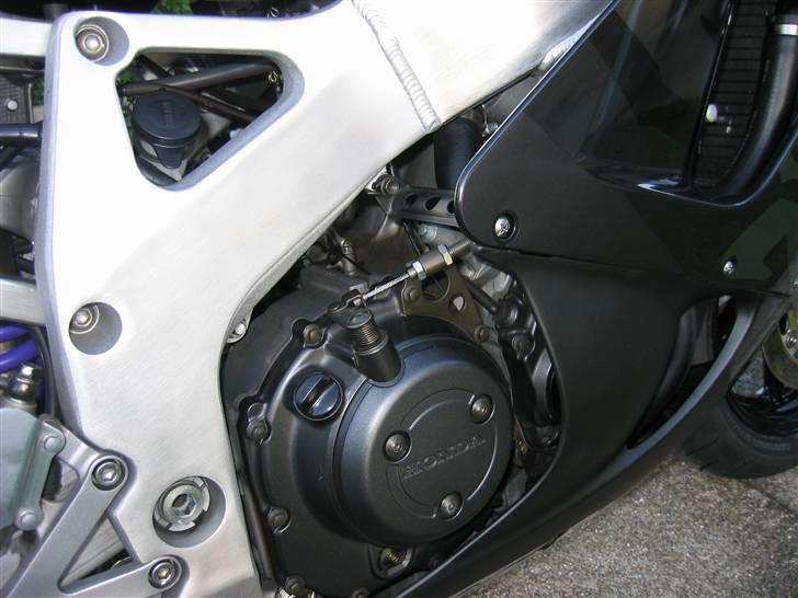 Honda Cbr 900rr - Det er da utroligt at man kan finde så velholdt en mc i tyskland, kun kørt 13300 km. da jeg hentede den billede 8