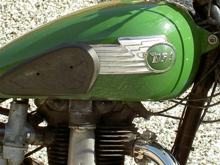 BSA B31 - Tanken er i rigtig fin stand, ingen buler eller noget. billede 2