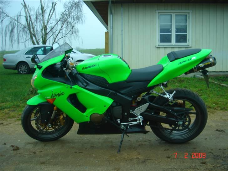 Kawasaki ZX636R - Lige monteret Two Brothers udstødning, læg mærke til farve forskellen pga lys. billede 19