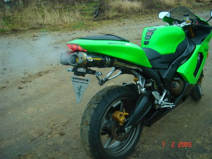 Kawasaki ZX636R - Lige monteret Two Brothers udstødning, læg mærke til farve forskellen pga lys. billede 20