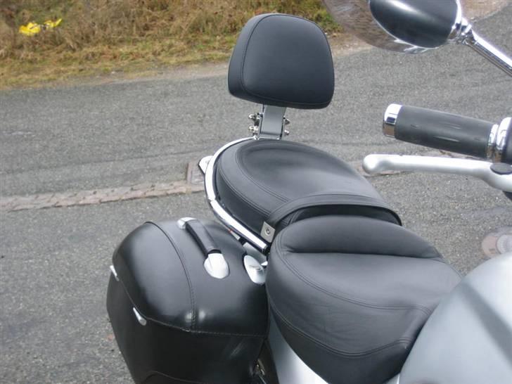 BMW R1200C - jeg har lige sat ryglæn m. reling på billede 6