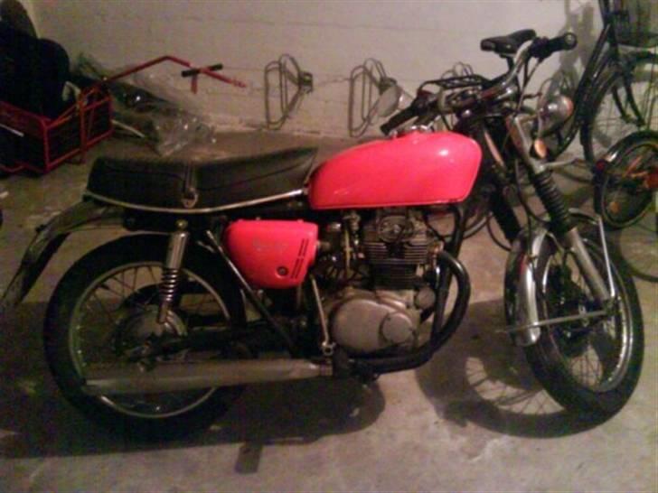 Honda CB 350 Twin Rat! - en rimeligt original cb 350, der har stået og gloet i 10 år billede 2