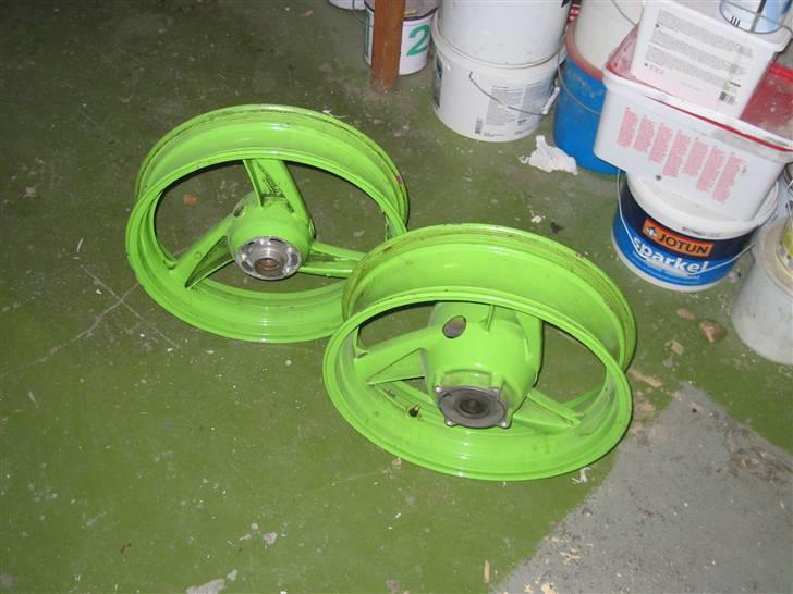 Kawasaki Z650 - De nye(brugte) fælge, bare ikke helt den passende farve  billede 9