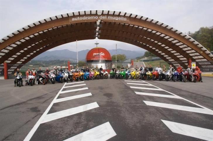 Suzuki RGV 250M - Danskerne i Mugello 2008 billede 17